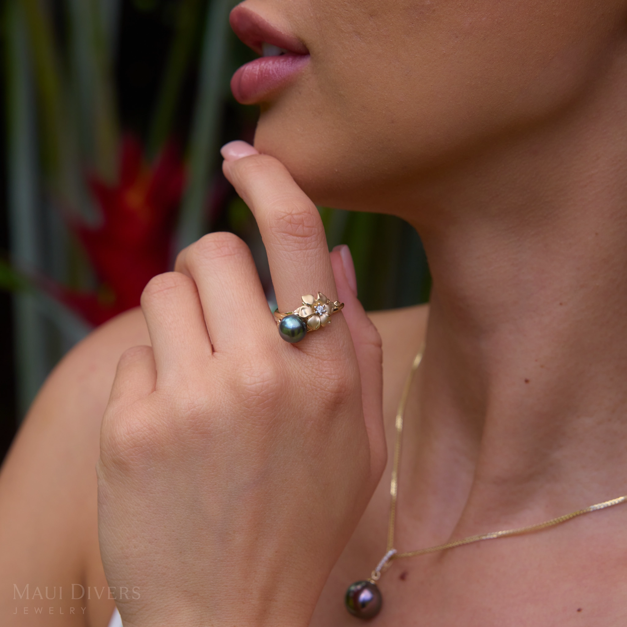 Chic Accessories Modern Style N????? Tahitian Black Pearl Ring in Gold with Diamond - 7-8mm