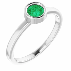 Lightweight Feel Stylish Memento Rhodium-Plated Sterling Silver 4.5 mm Natural Emerald Ring