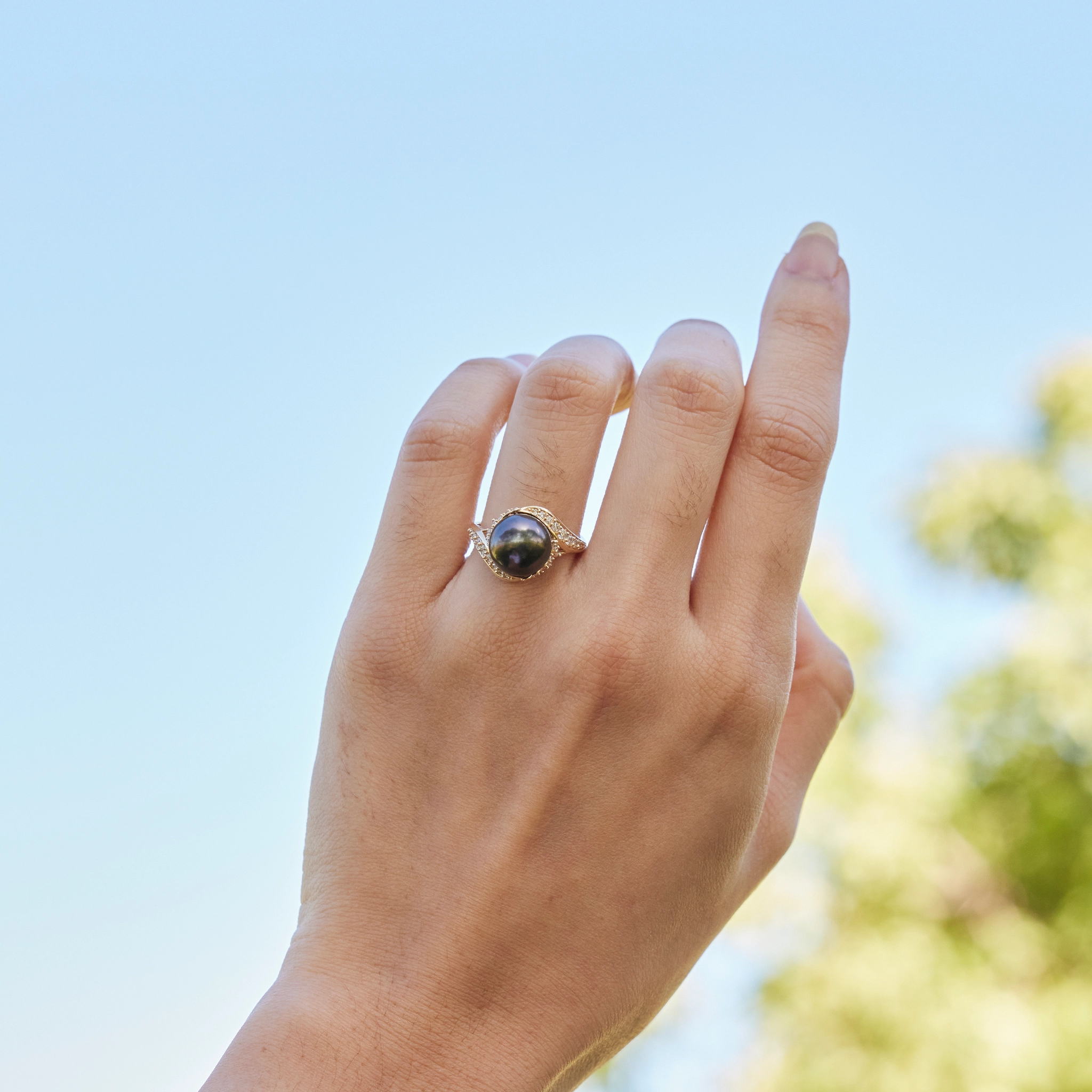 Tahitian Black Pearl Ring in Gold with Diamonds - 10-11mm Charming Look