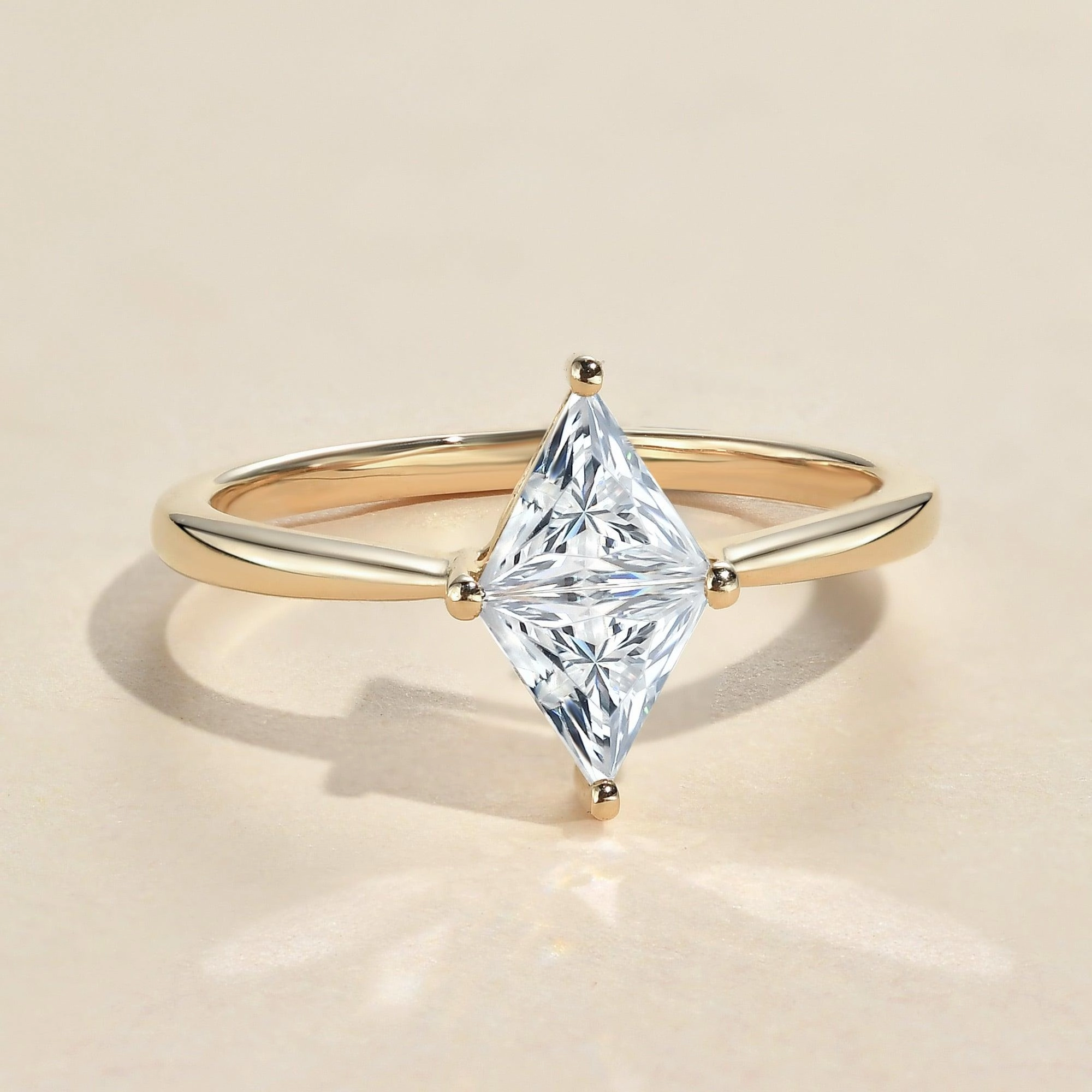 Eye-Catching Craft 1.0ct Triangle Cut Moissanite Classic Solitaire Ring