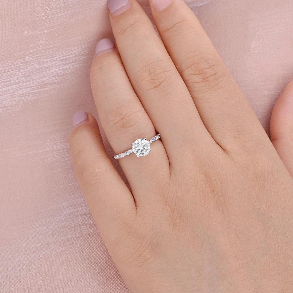 1.0ct Round Moissanite Four-Prong Classic Solitaire Ring Modern Outfit