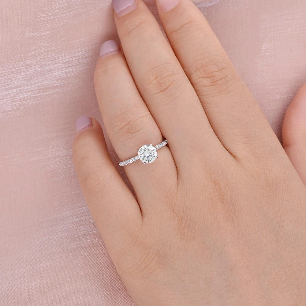 Fine Object Bright Shine 1.0ct Round Moissanite Four-Prong Classic Solitaire Ring