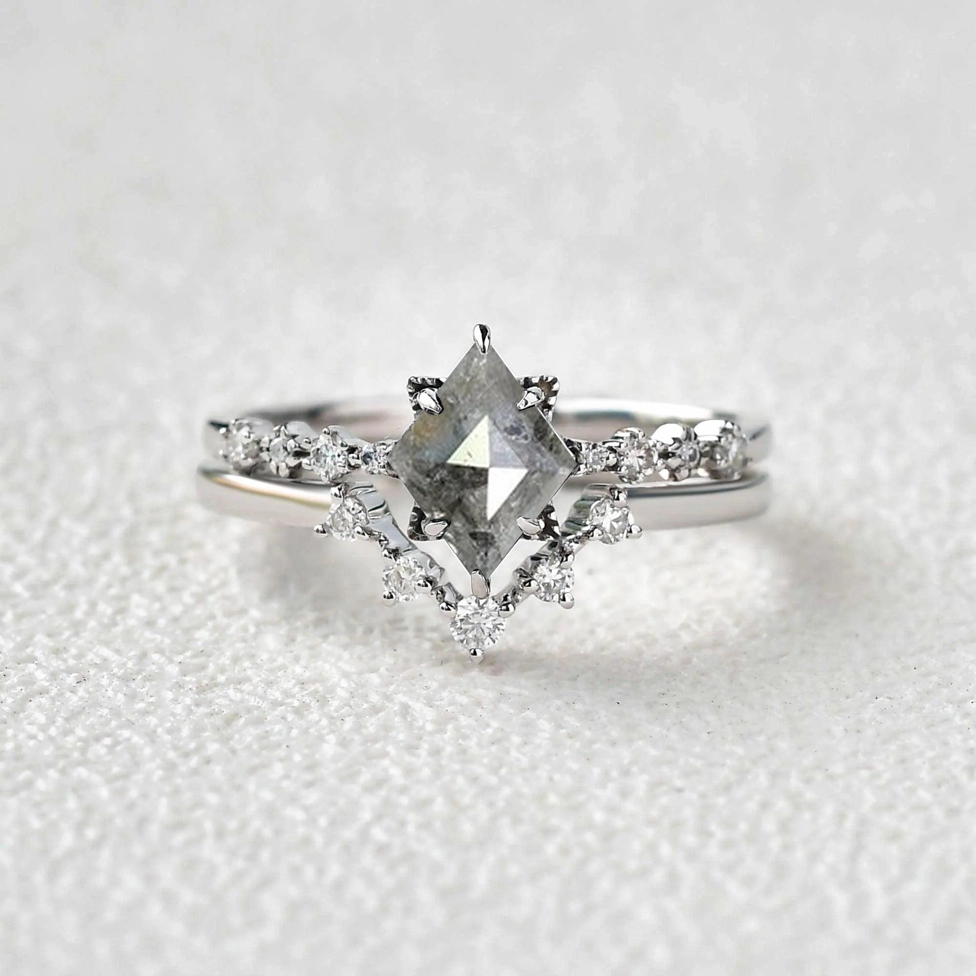 Salt and Pepper Diamonds Vintage Ring Set 2pcs high contrast