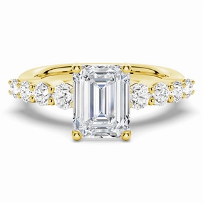 Boho Charm Elegant Form Classic Shared Prong Emerald Cut Moissanite Engagement Ring