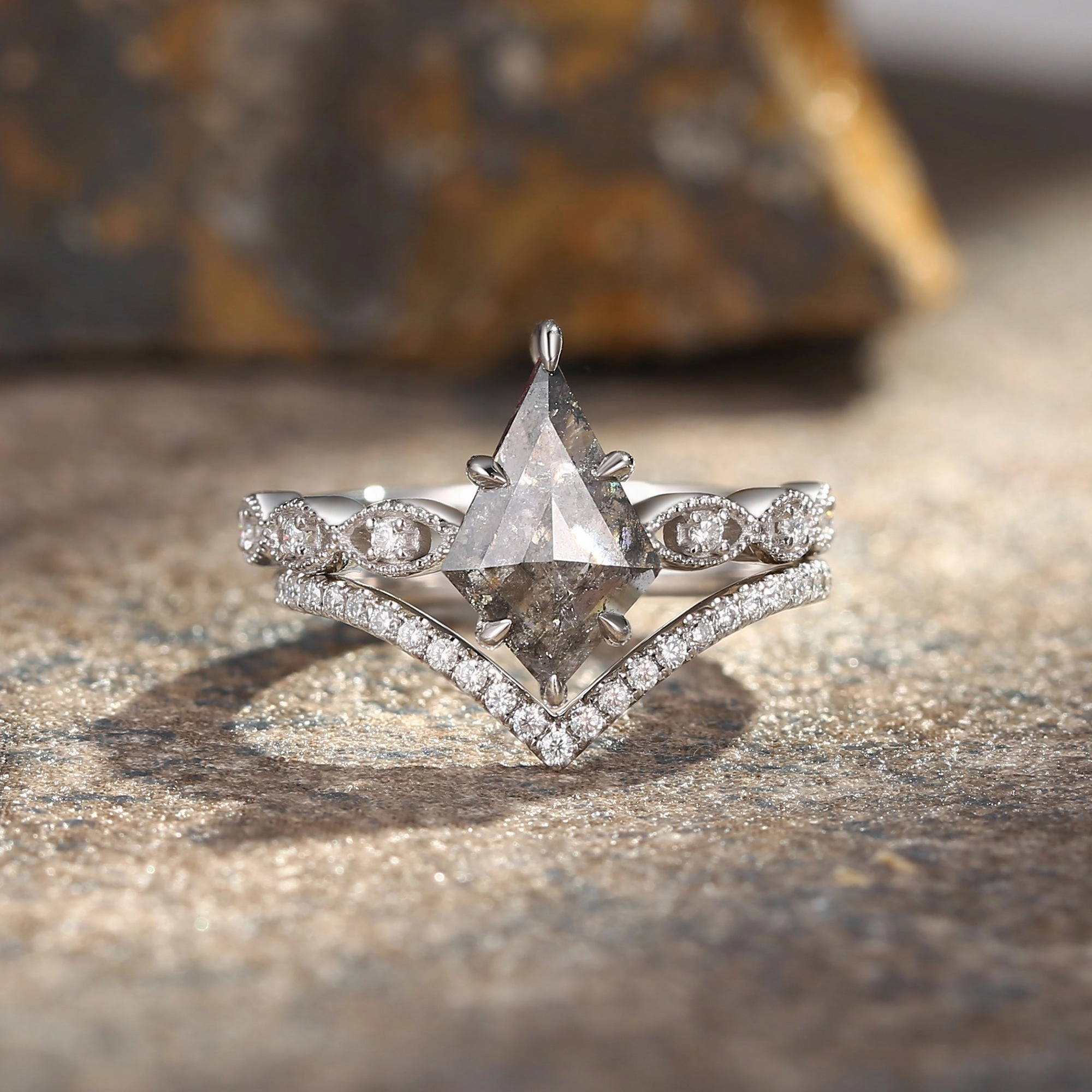 Salt and Pepper Diamonds Minimalistic Engagement Ring Set 2pcs Triangular Pattern Affordable Appearance