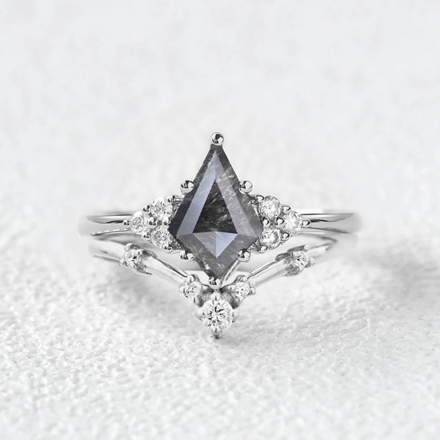 Salt and Pepper Diamonds Stacking Gold Engagement Ring Sets 2PCS Quality Craft Luxury Geometry