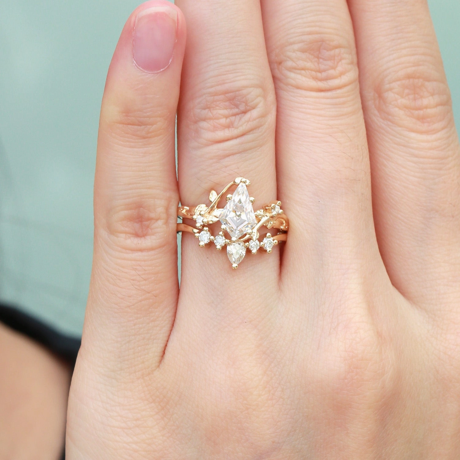 Kite Cut Moissanite Vine Engagement Ring Set 2pcs - Willow Branded Ornament