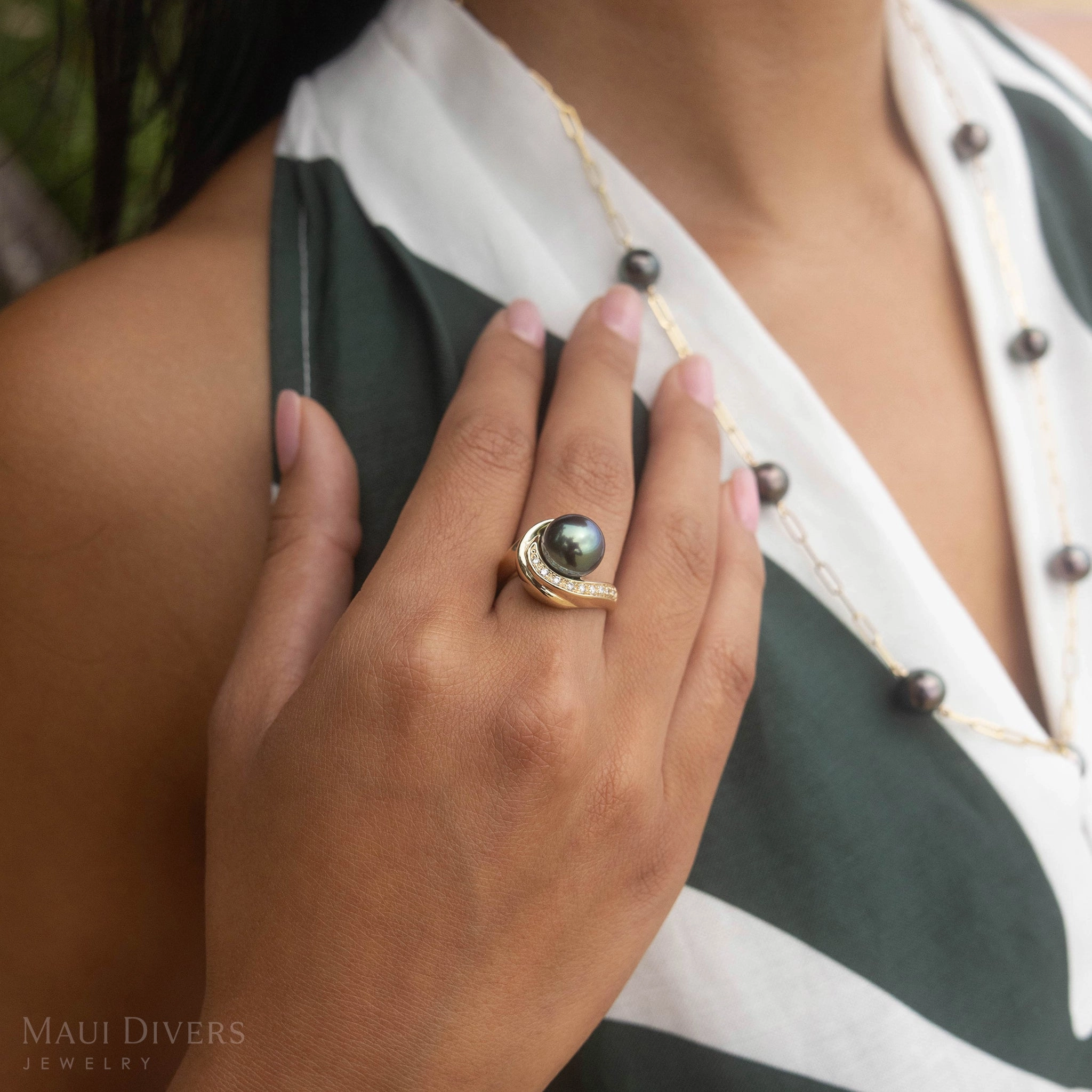 Tahitian Black Pearl Ring in Gold with Diamonds - 10-11mm Statement Form