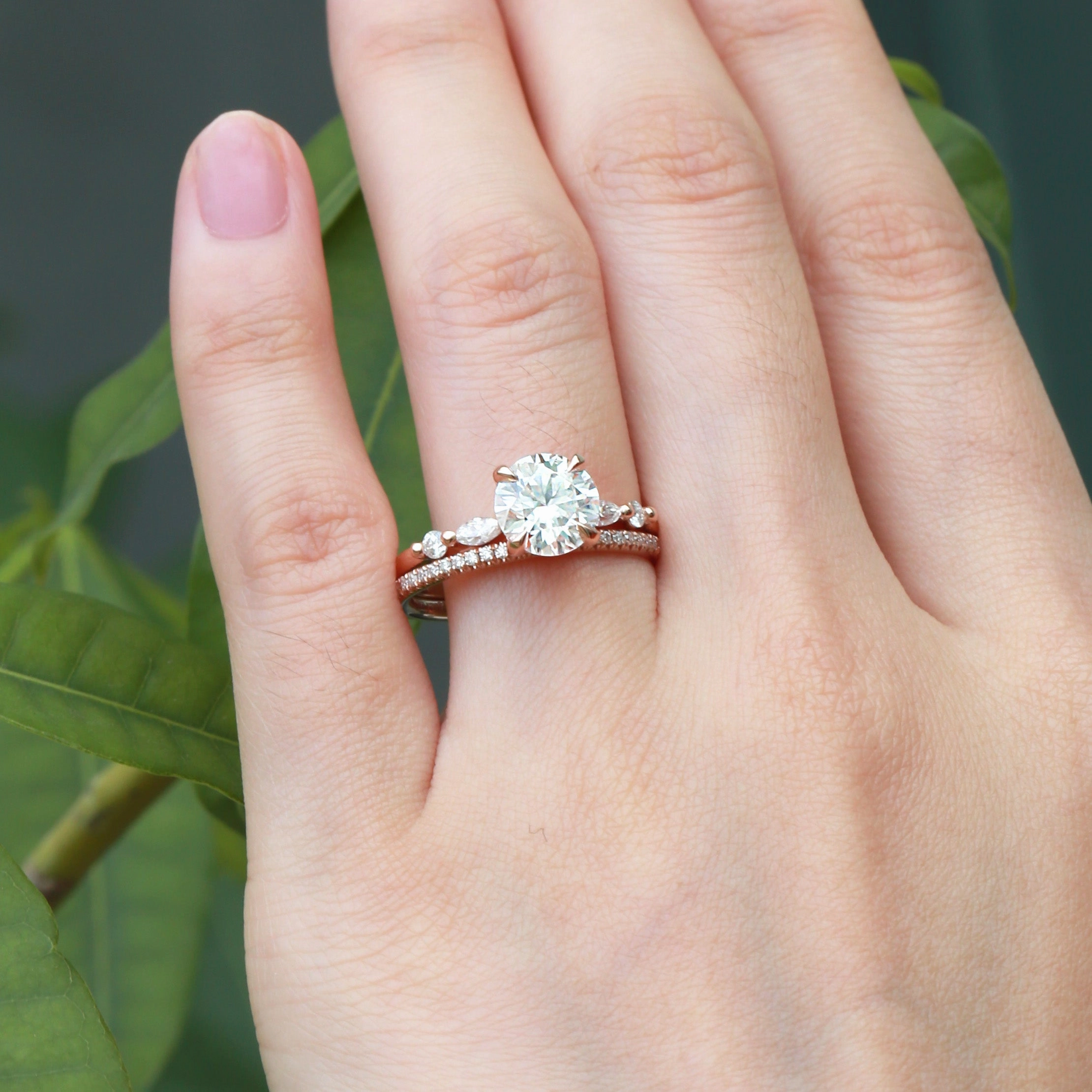 Classic Four Prongs Moissanite Ring Set 2pcs - Carla Crisp Look