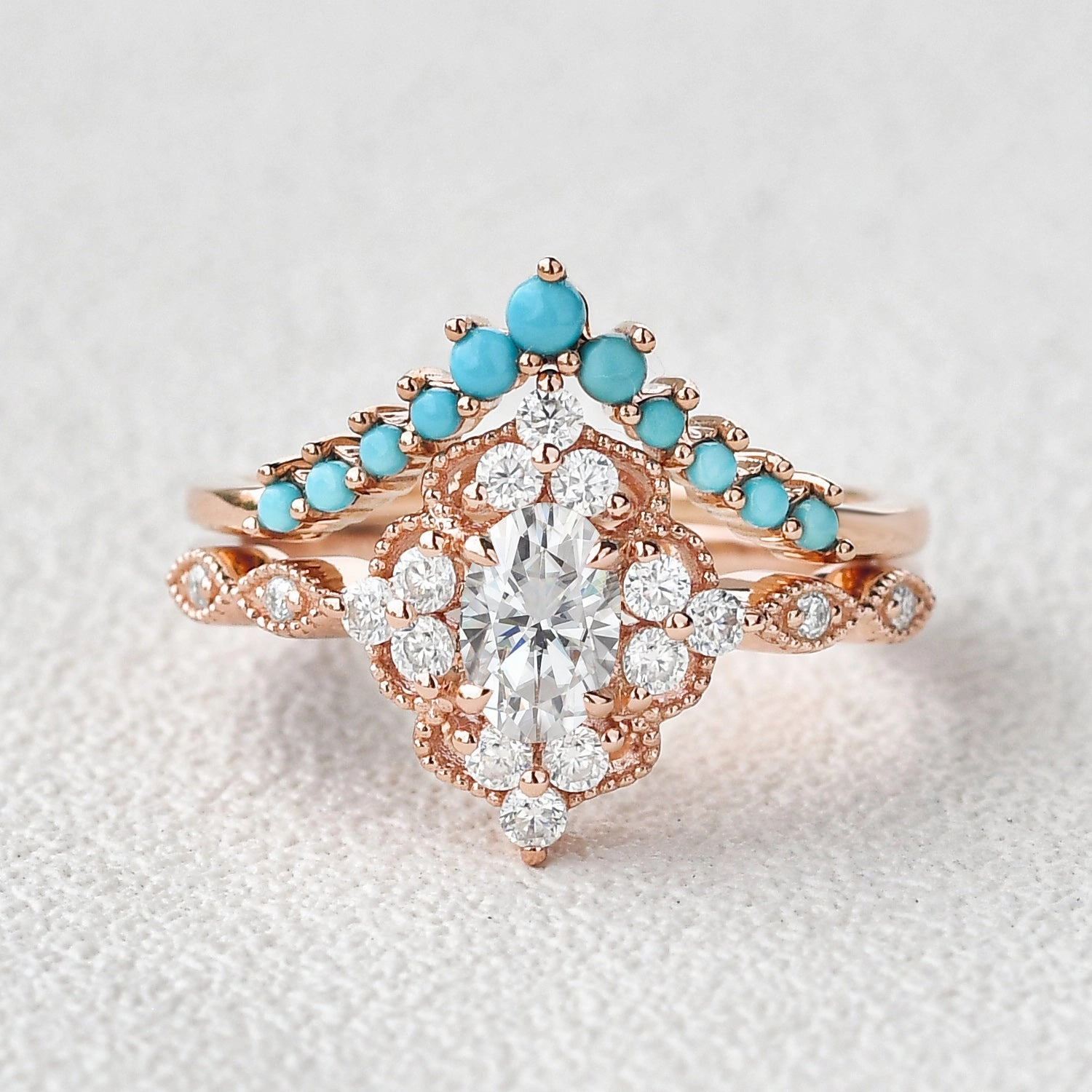 Lightweight Fit Classic Jewelry 1.0ct Bohemian Moissanite Vintage Halo Ring Set 2pcs