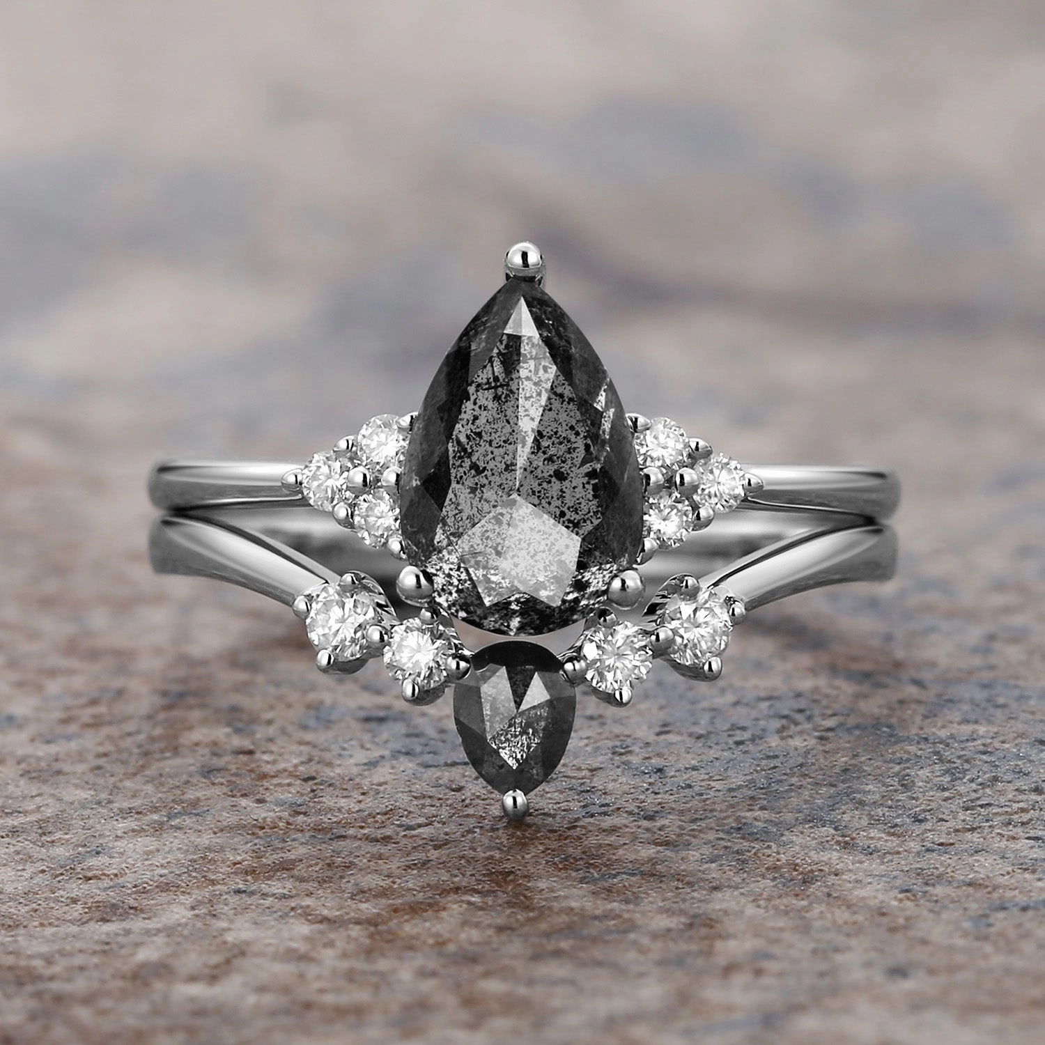 Utilitarian Design Sentimental Jewelry Twinning Pear Cut Salt and Pepper Diamonds Engagement Ring Sets 2pcs