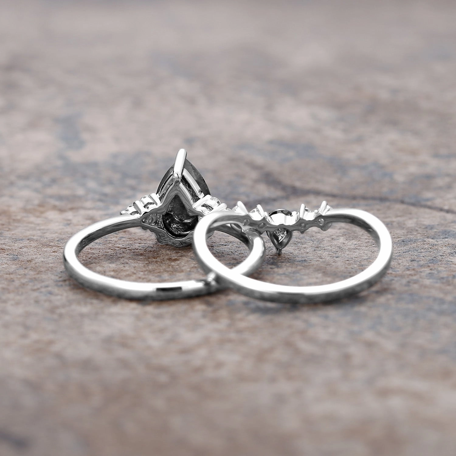 Refined Expression Twinning Pear Cut Salt and Pepper Diamonds Engagement Ring Sets 2pcs