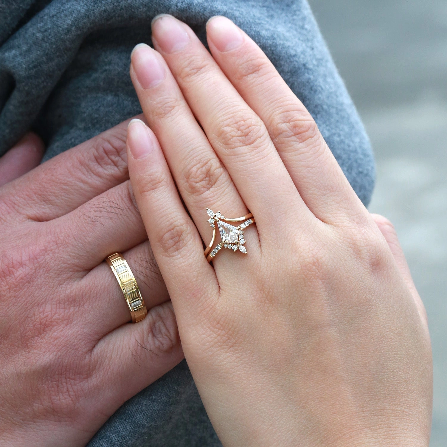 Group Identity Fine Decoration Uniqueness Moissanite Curved Engagement Couple Ring Set 3pcs  - Starla