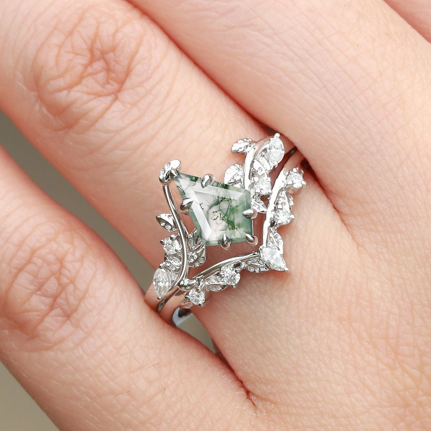 Vintage Object gift set Vine Kite Cut Moss Agate Leafy Engagement Ring Sets 2pcs - Yew